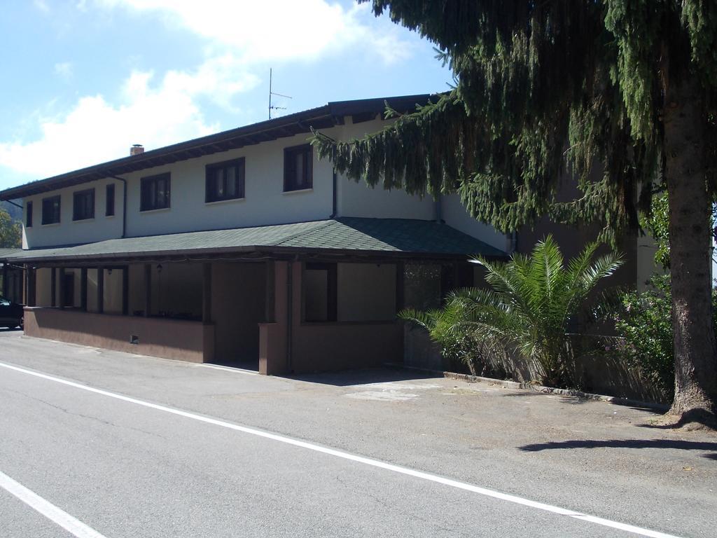 Agrihotel Papaya San Pietro Apostolo Exterior photo